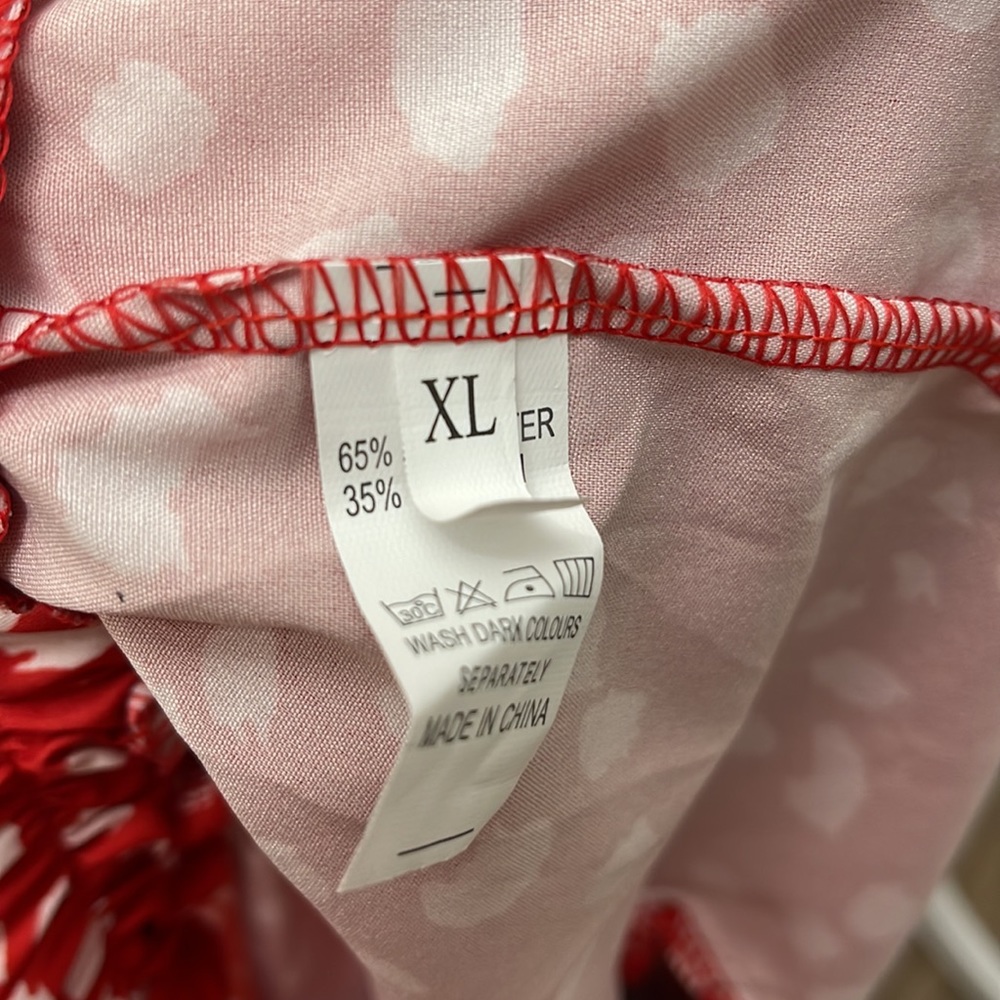 Red and white skirt - Picture 11 of 12